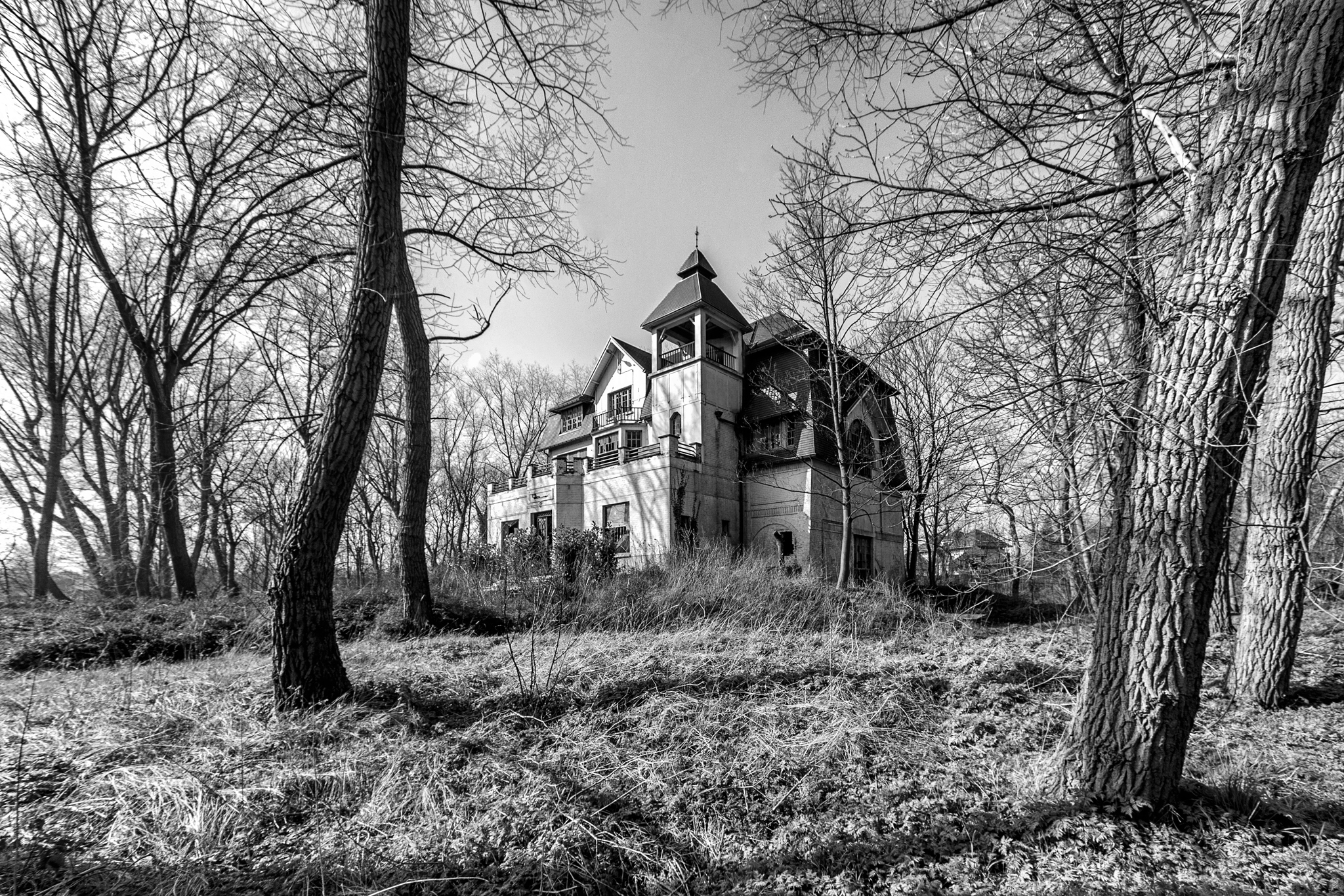 UE Castles & Estates: Thrones of Silence